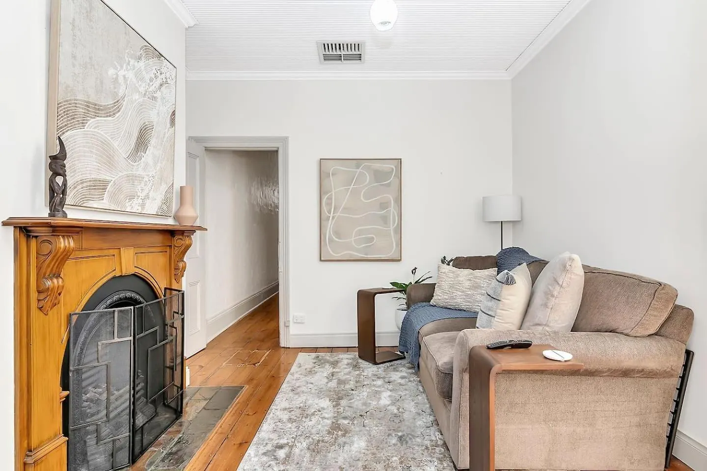 'Violet Cottage' An Idyllic Urban Oasis For Two Adelaide
