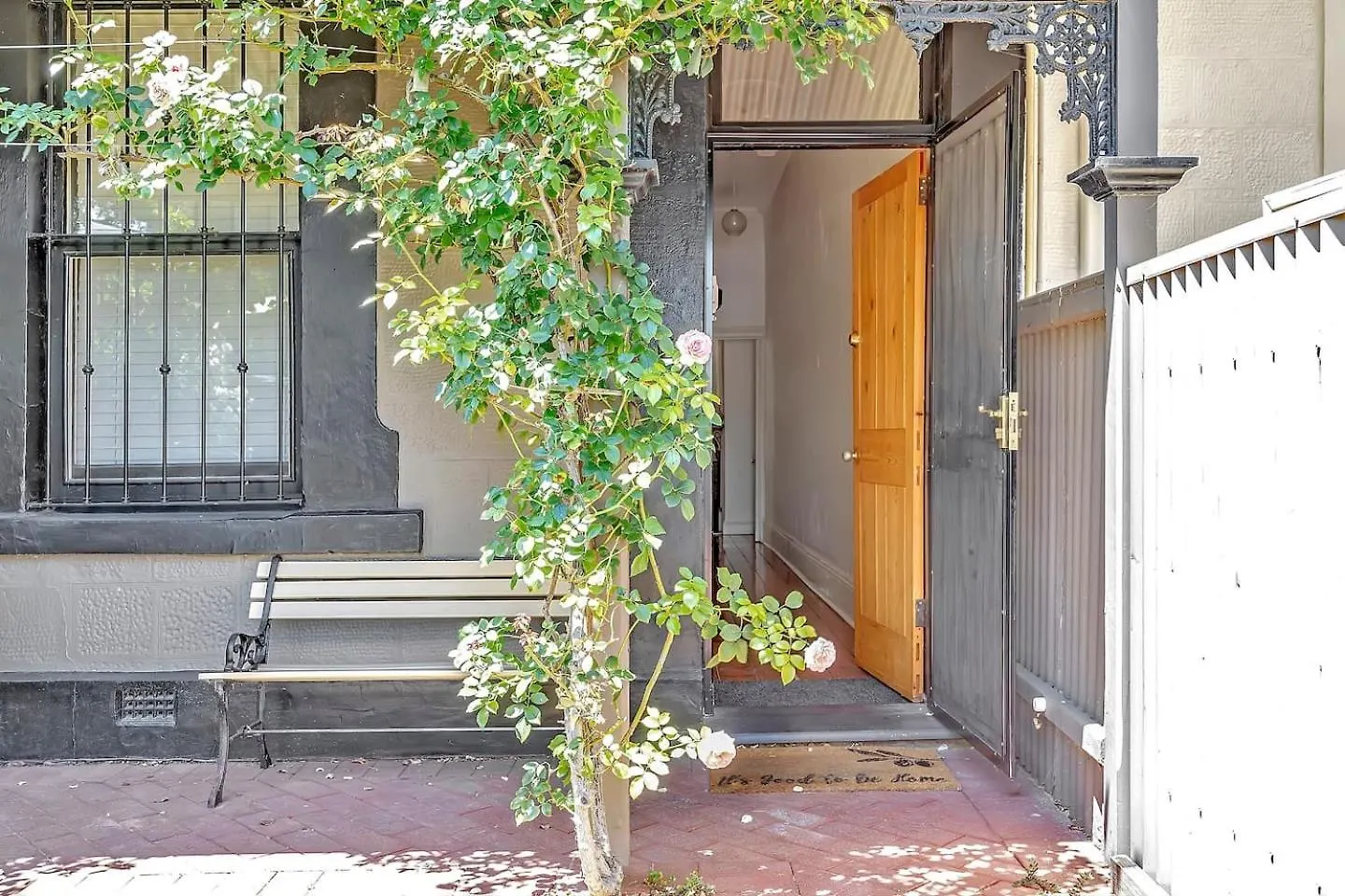 'Violet Cottage' An Idyllic Urban Oasis For Two Adelaide Australia